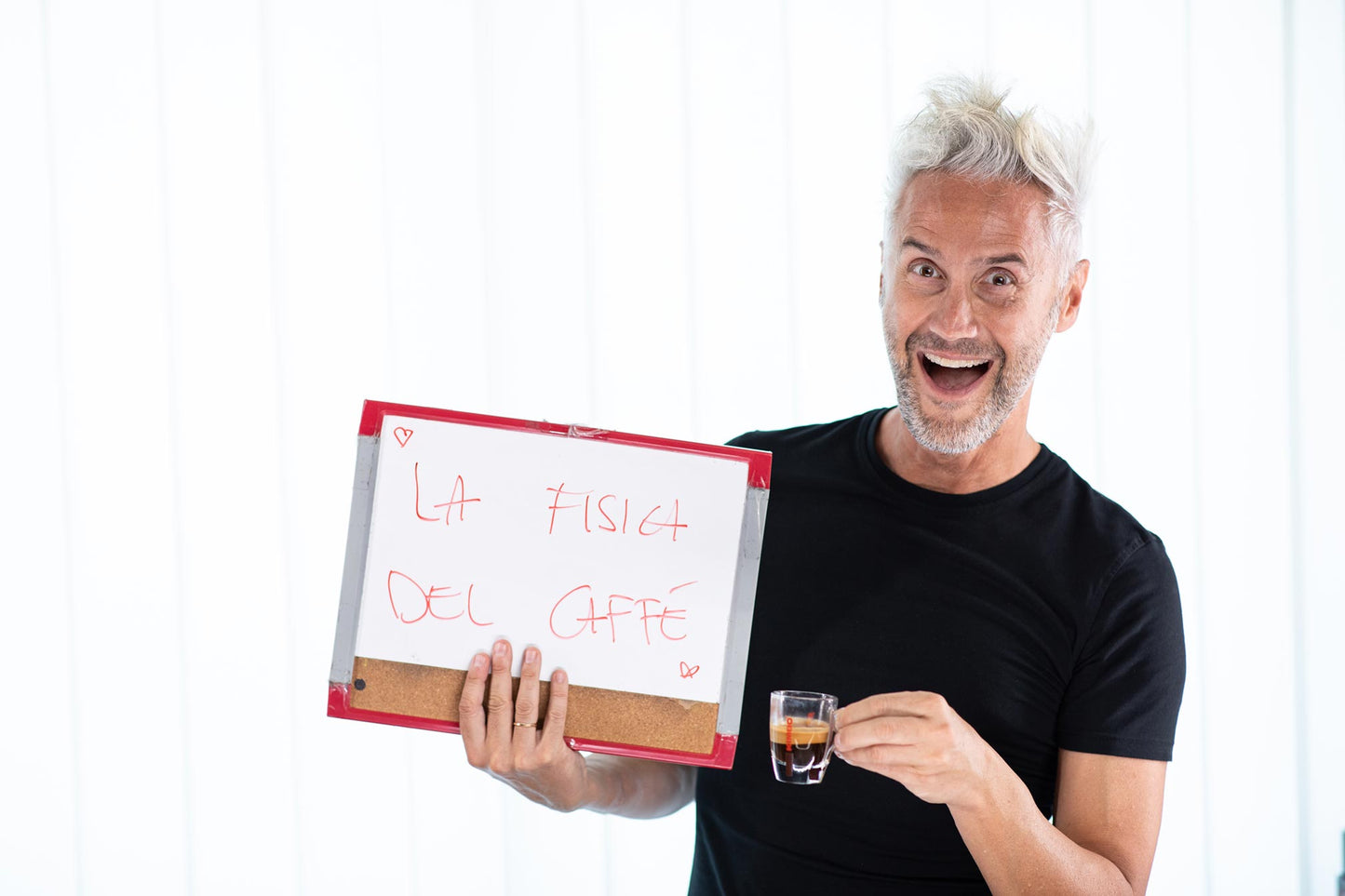 il professore Vincenzo Schettini con la fisica del caffè