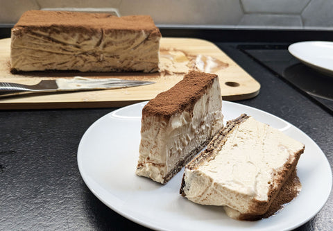 semifreddo al caffè con base croccante ai wafer